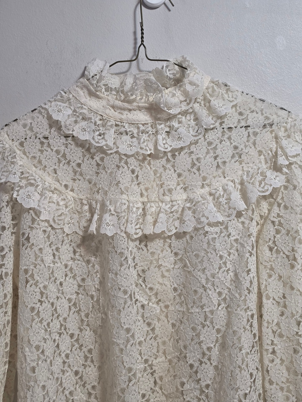 Vintage Women's Ivory Lace Ruffle High-Neck Blouse - Picture 8 of 11